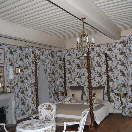 Chateau De Chantelauze Olliergues Стая снимка