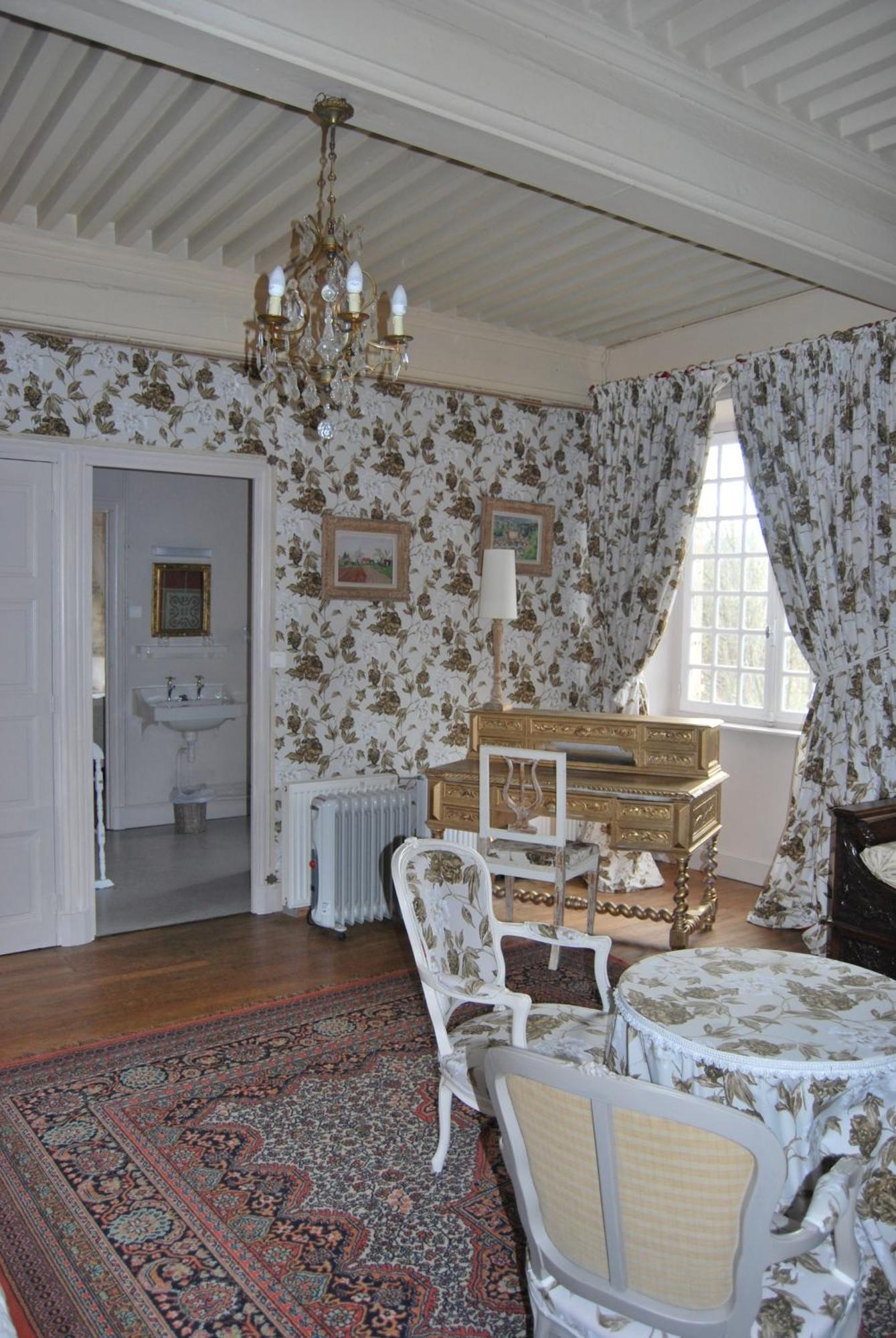 Chateau De Chantelauze Olliergues Стая снимка