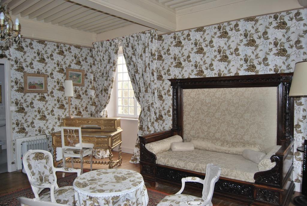 Chateau De Chantelauze Olliergues Стая снимка